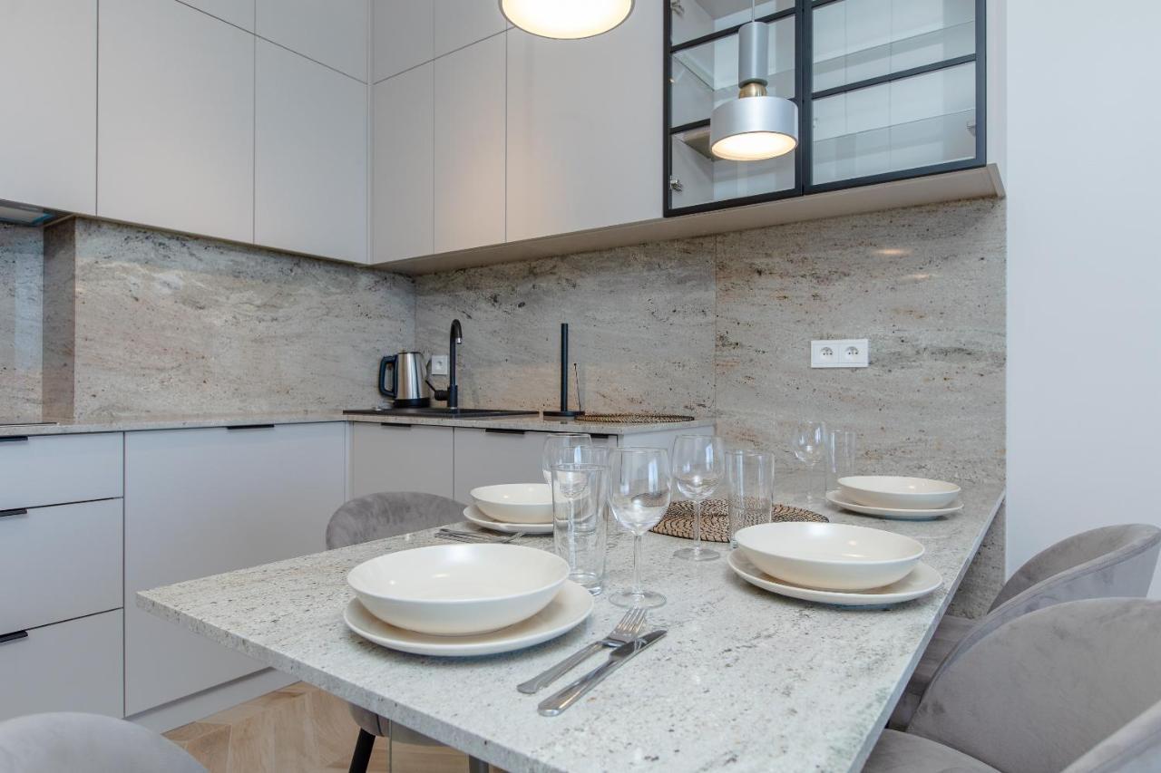 Hevenia 9 Apartment Rewal